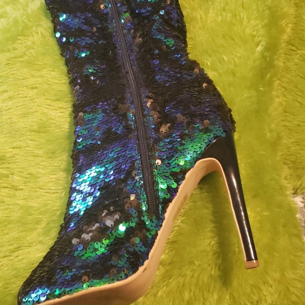 Boots - Picture 2 of 4